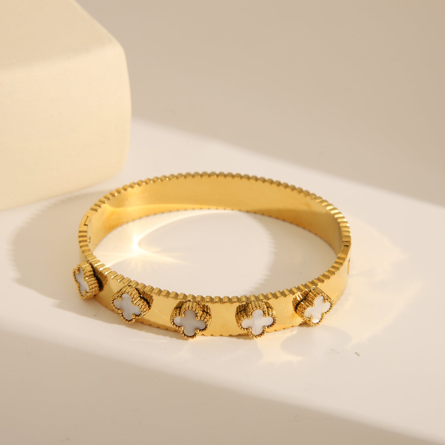 Clover Bangle