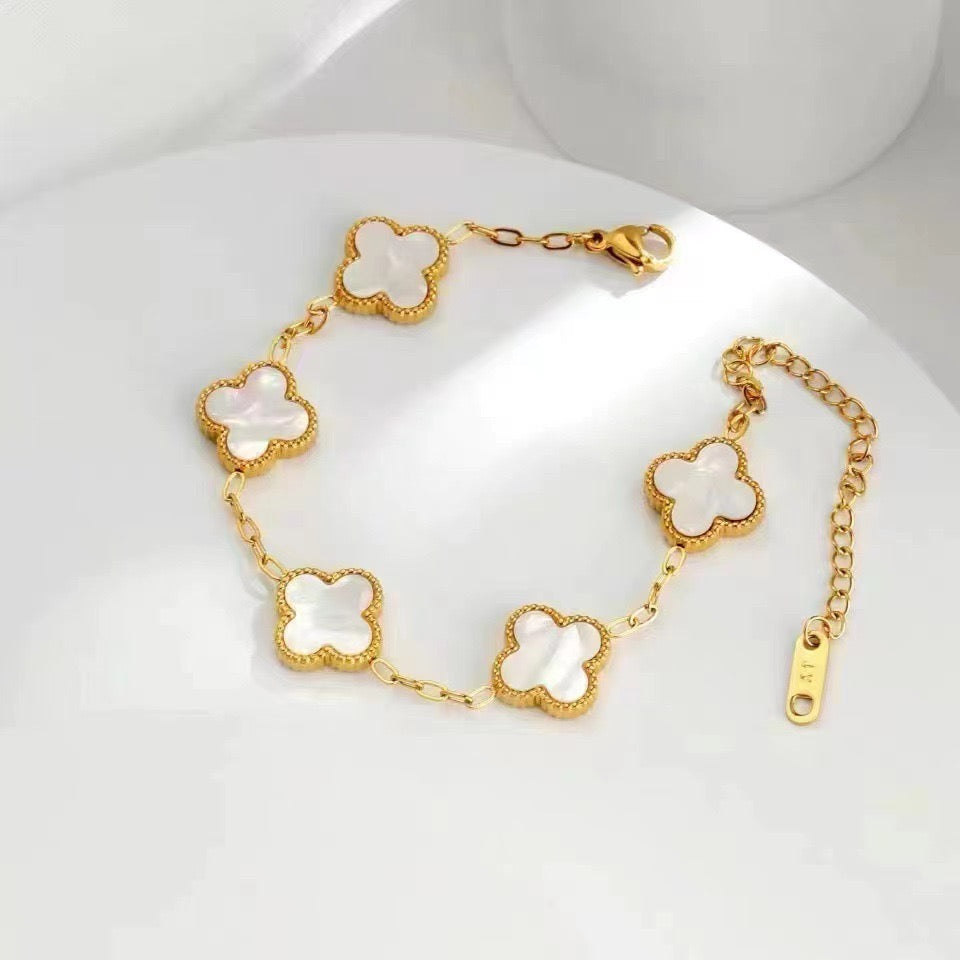 Clover Bracelet White