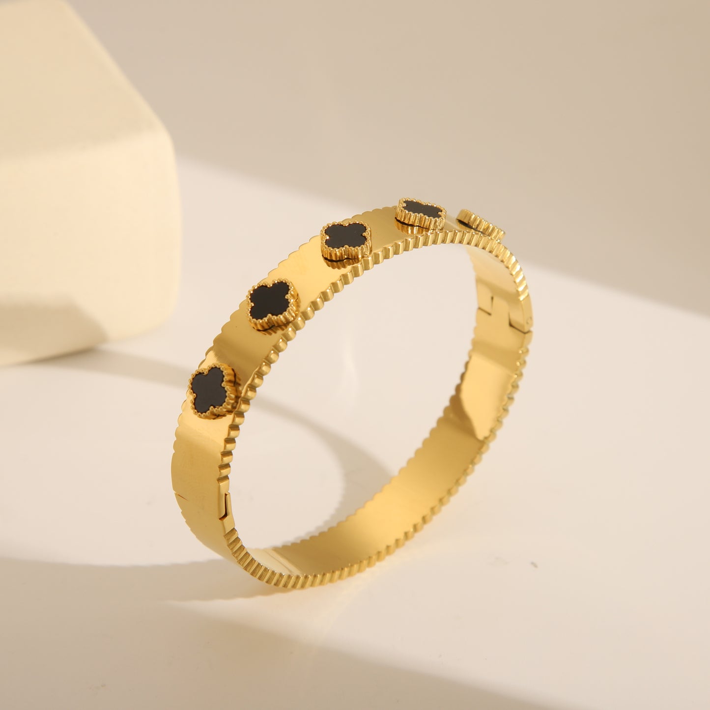 Clover Bangle